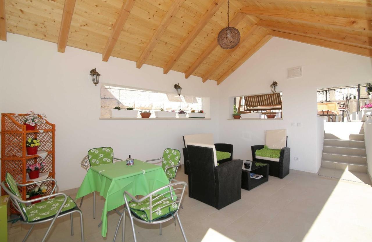 Rooms&studios Rina 3*