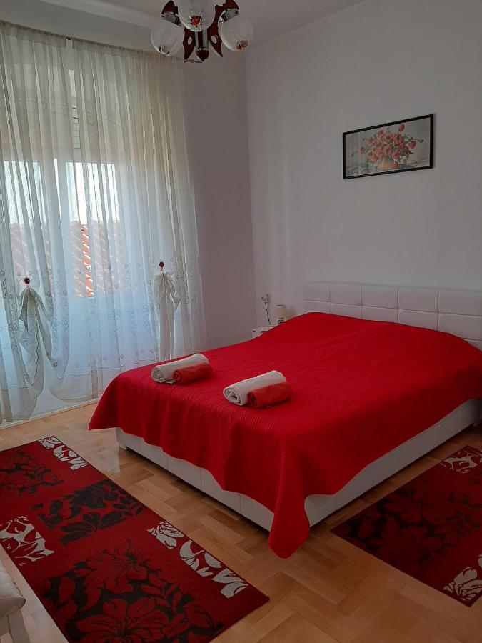 Rooms&studios Rina Guest house