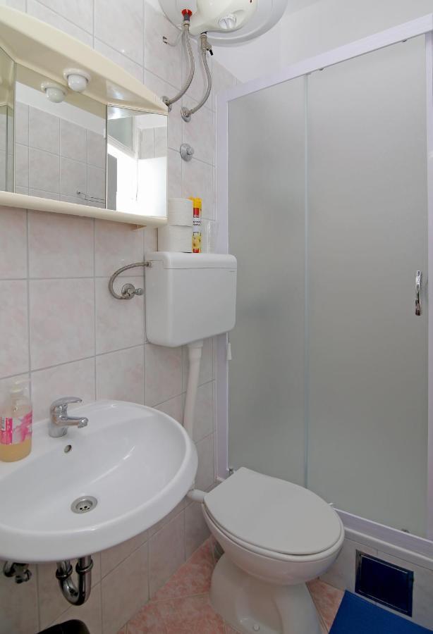 Rooms&studios Rina Guest house