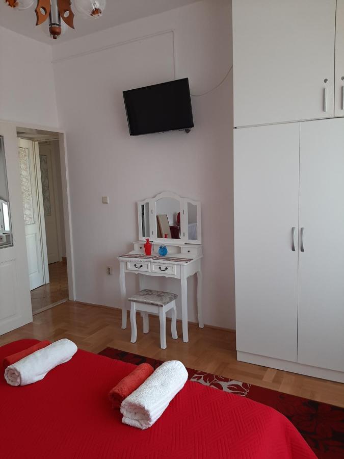Rooms&studios Rina Guest house 3*